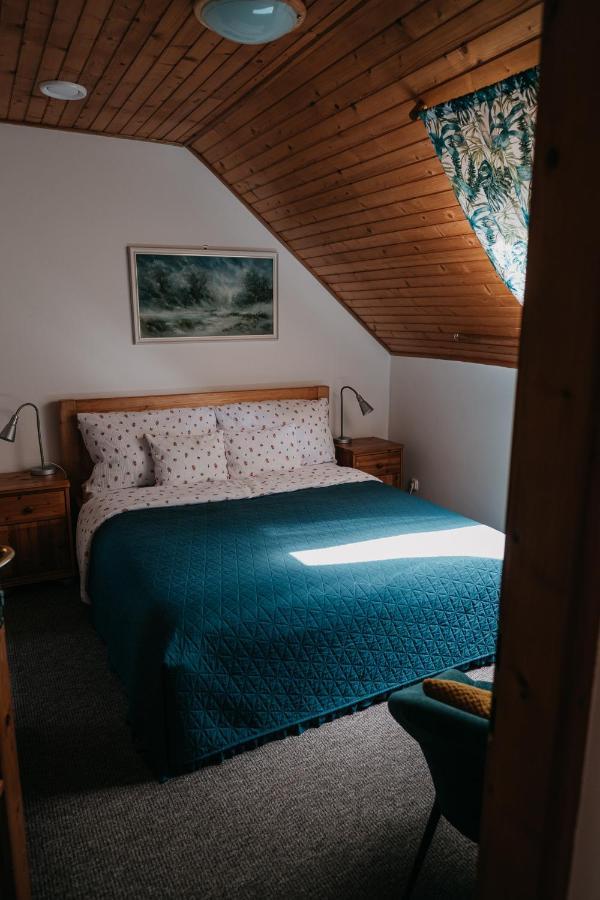 Hemina Vendeghaz Hotel Тата Екстериор снимка